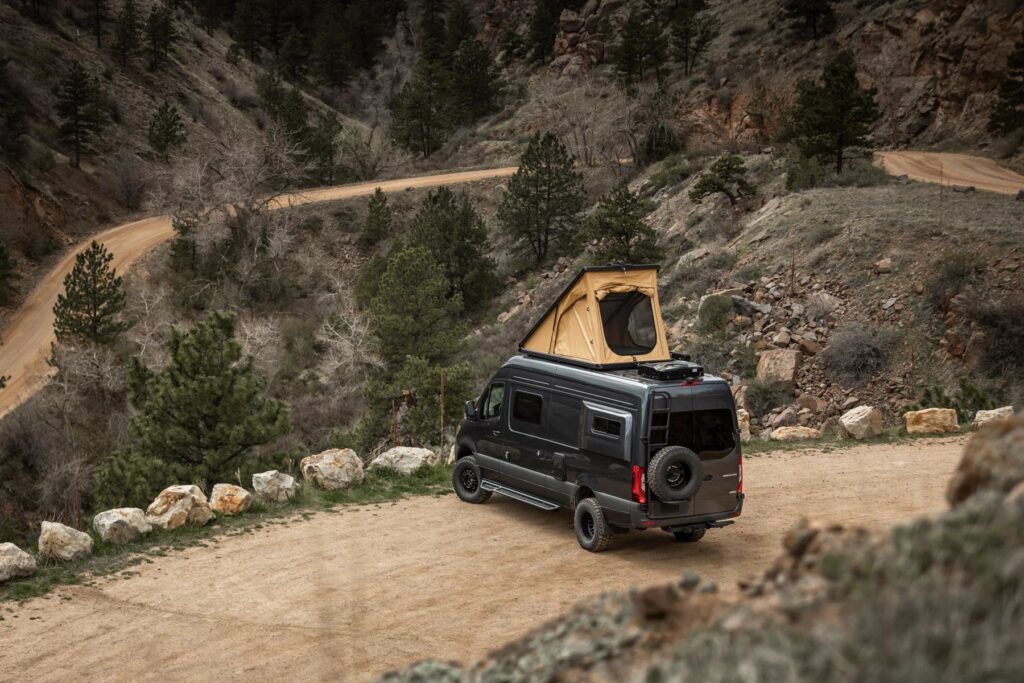 Rossmönster SKYE – amerykański campervan do całorocznych podróży