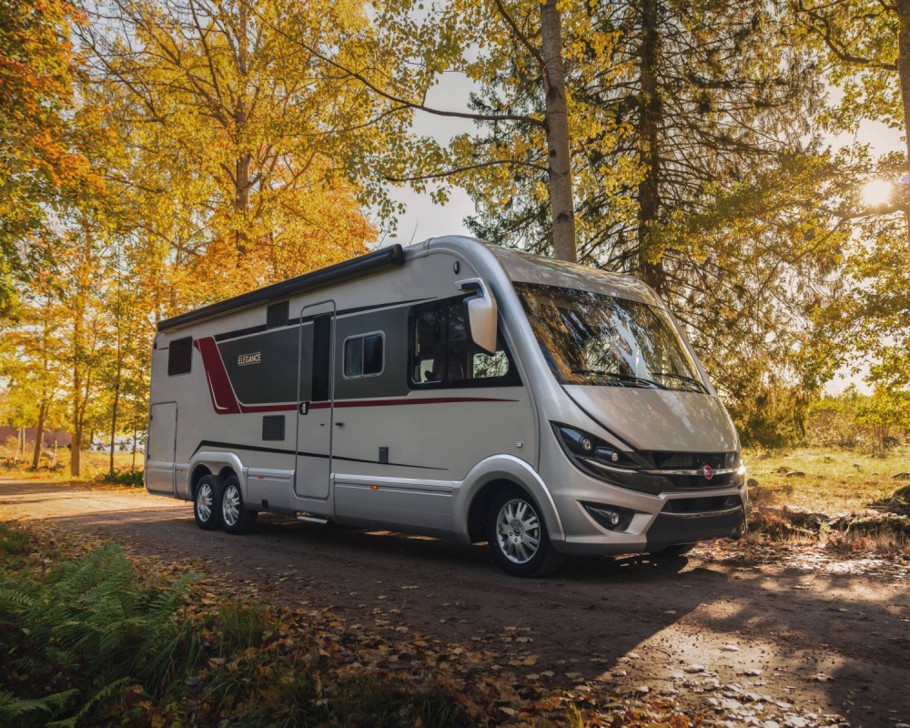 Bürstner Elegance I 920 G – 9-metrowy liner z garażem i podwójną podłogą